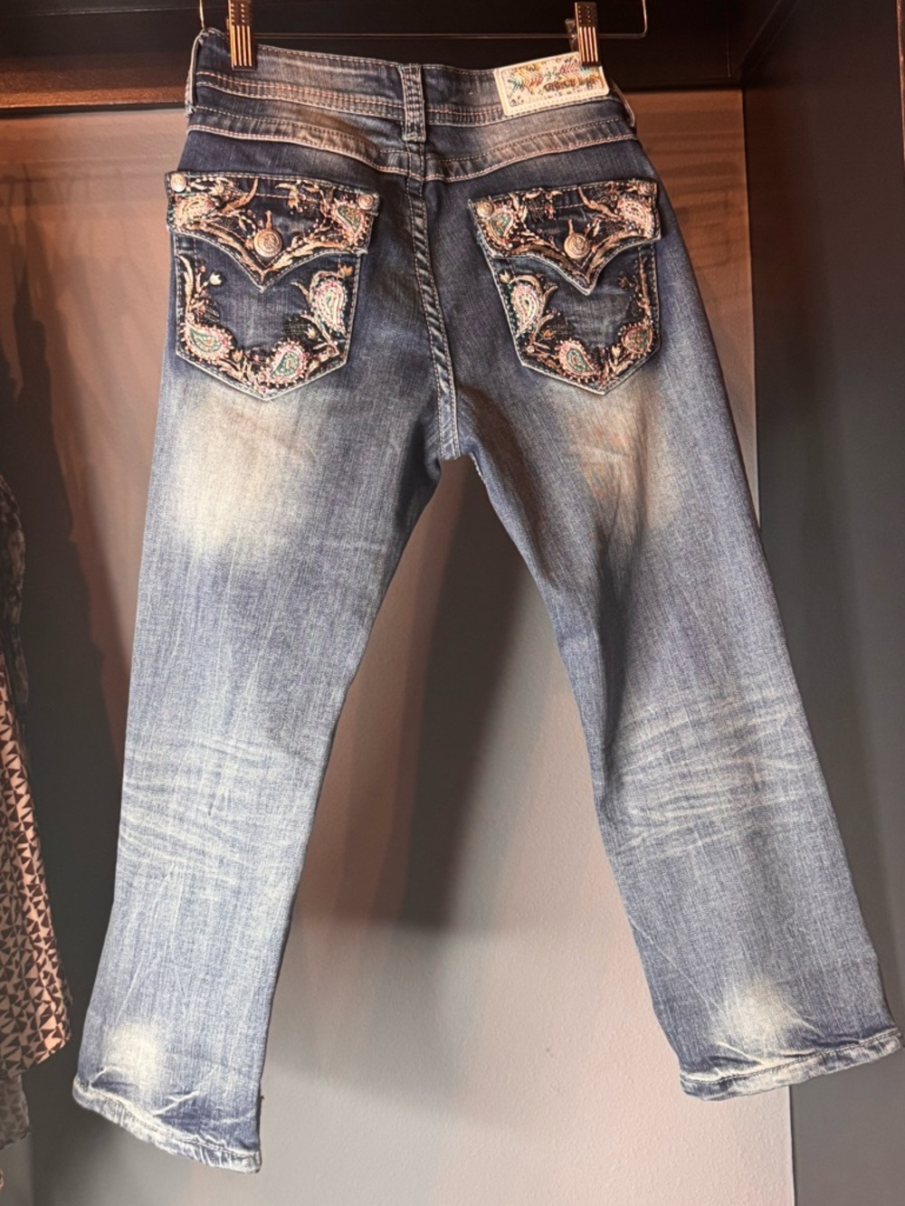 Y2K Low Rise Embellished Back Pocket Capri Jeans by Grace in LA ✨🎀